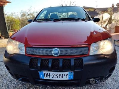 Usata Fiat Strada 84 CV (61 kW) 2007 Rosso Pick-up