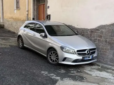 Usata Mercedes A180 Premium 109 CV (80 kW) 2016 Grigio Utilitaria