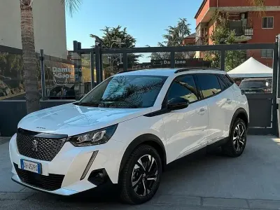 Usata Peugeot 2008 Allure 131 CV (96 kW) 2021 Bianco SUV