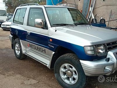 Usata Mitsubishi Pajero 100 CV (73 kW) 1999 Grigio SUV
