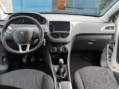 Usata Peugeot 2008 Active 68 CV (50 kW) 2014 Bianco SUV
