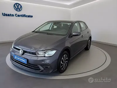 Usata VW Polo Life 95 CV (69 kW) 2023 Smoky grey metalizzato Utilitaria