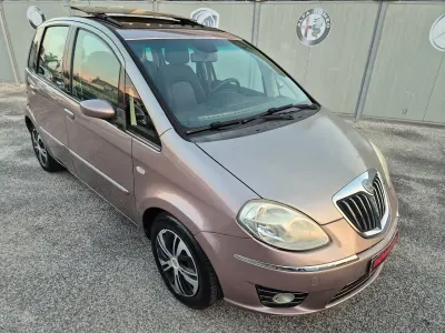 Usata Lancia Musa 90 CV (66 kW) 2009 Marrone Monovolume