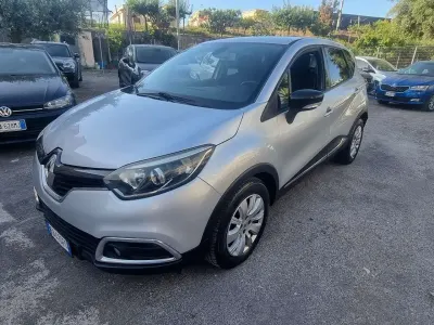 Usata Renault Captur Zen 90 CV (66 kW) 2015 Argento SUV