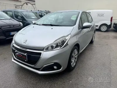 Usata Peugeot 208 Allure 82 CV (60 kW) 2016 Argento Utilitaria