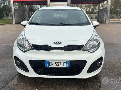 Usata Kia Rio EX 90 CV (66 kW) 2012 Bianco Berlina