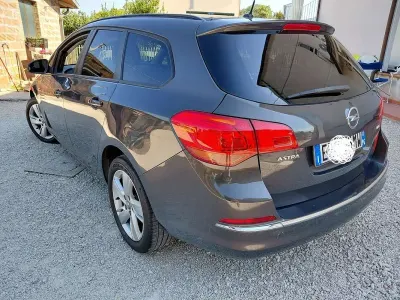 Usata Opel Astra 110 CV (80 kW) 2013 Station wagon