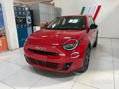 Nuova Fiat 600 Icon 110 CV (80 kW) 2026 Rosso SUV