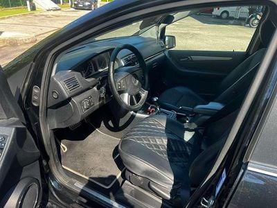 Begagnad Mercedes B200 Premium 140 HK (102 kW) 2011 Minibuss