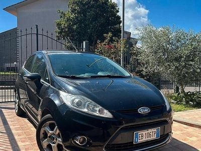 Second-hand Ford Fiesta Titanium 97 CP (71 kW) 2010 Negru Hatchback