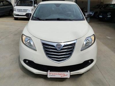 Usata Lancia Ypsilon S 95 CV (69 kW) 2015 Bianco pastello Utilitaria