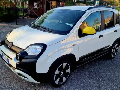 Nuova Fiat Panda Cross Cross 69 CV (50 kW) 2025 Bianchissima Utilitaria
