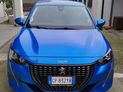 Usata Peugeot 208 Allure 101 CV (74 kW) 2021 Blu Utilitaria