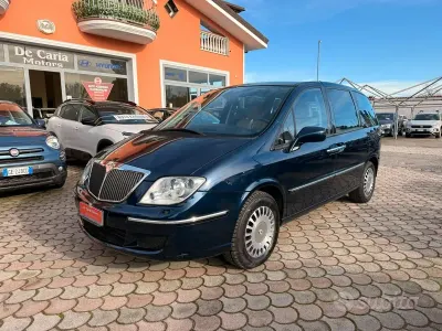 Begagnad Lancia Phedra 128 HK (94 kW) 2005 Blå Minibuss