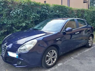 Usata Alfa Romeo Giulietta Distinctive 120 CV (88 kW) 2011 Blu/azzurro Utilitaria