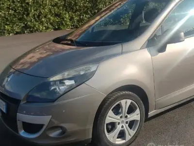 Usata Renault Scénic III XMOD 110 CV (80 kW) 2010 Giallo Monovolume