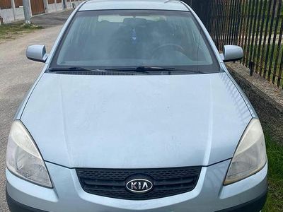 Usado Kia Rio 97 HP (71 kW) 2007 Cinzento Sedan