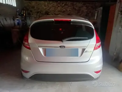 Usata Ford Fiesta Titanium 82 CV (60 kW) 2009 Grigio Berlina