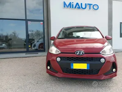 Gebraucht Hyundai i10 Comfort 68 PS (50 kW) 2017 Rot Kleinwagen