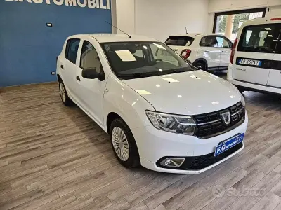 Usata Dacia Sandero Essentiel 73 CV (53 kW) 2018 Bianco Berlina