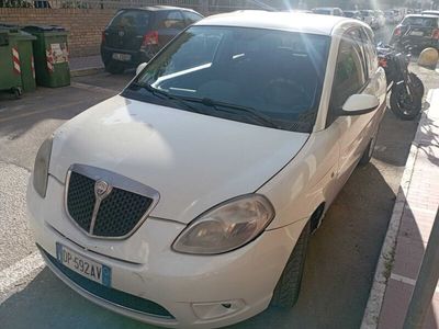 usata Lancia Ypsilon MomoDesign Neo Patentati