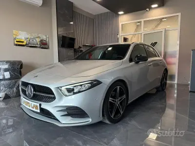 Gebraucht Mercedes A180 116 PS (85 kW) 2019 Grau Limousine