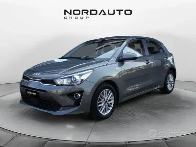 Usata Kia Rio Style 83 CV (61 kW) 2022 Verde Berlina