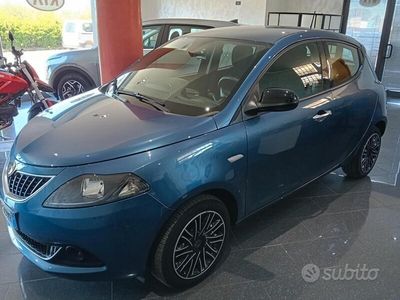 Usata Lancia Ypsilon Gold 69 CV (50 kW) 2022 Blu Utilitaria