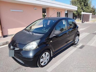 Usata Toyota Aygo 68 CV (50 kW) 2007 Nero Utilitaria
