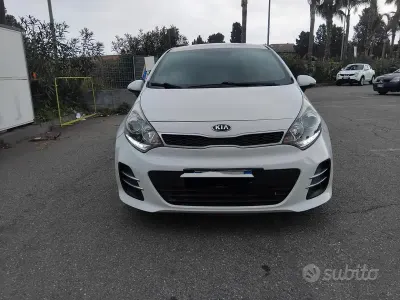 Usado Kia Rio 90 HP (66 kW) 2017 Branco Sedan