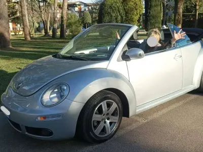 Usata VW New Beetle 105 CV (77 kW) 2008 Argento Utilitaria