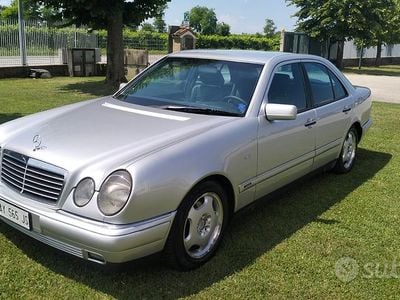 Usata Mercedes 250 113 CV (83 kW) 1998 Grigio Berlina