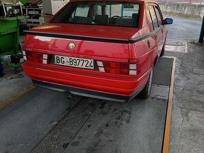 Usata Alfa Romeo 75 105 CV (77 kW) 1991 Rosso Berlina