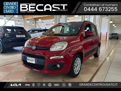 Usata Fiat Panda Lounge 69 CV (50 kW) 2015 Rosso pastello Utilitaria