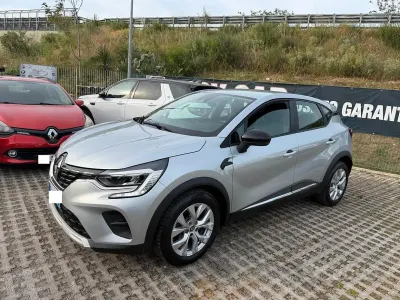Second-hand Renault Captur Zen 95 CP (69 kW) 2020 Gri SUV