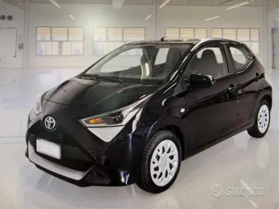 Usata Toyota Aygo Connect Style 72 CV (52 kW) 2020 Nero Utilitaria