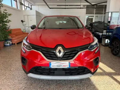 Usata Renault Captur 91 CV (66 kW) 2022 Rosso SUV