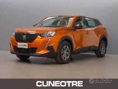 Usata Peugeot 2008 Active 101 CV (74 kW) 2023 Arancione SUV