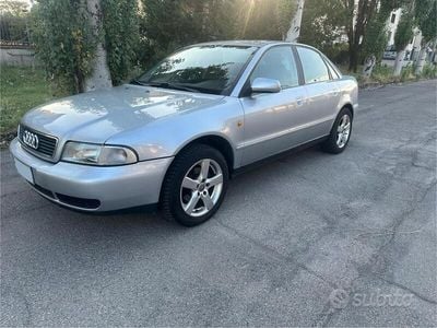 Usata Audi A4 125 CV (91 kW) 1997 Grigio Berlina