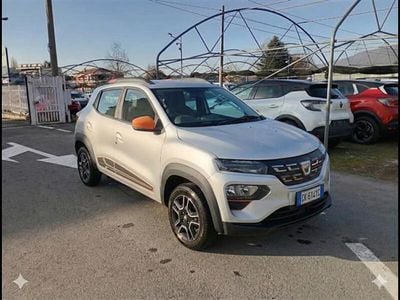 Usata Dacia Spring Comfort Plus 33 kW (45 CV) 2022 Grigio chiaro Utilitaria