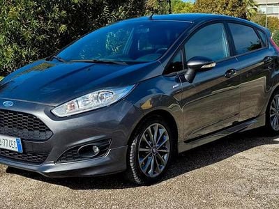 Usata Ford Fiesta ST-Line 74 CV (54 kW) 2017 Grigio Berlina