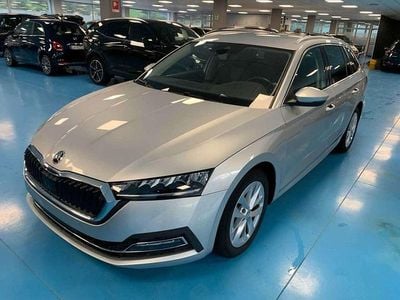 Grigio scuro metallizzato Usata 2023 Skoda Octavia Style Station wagon | 22.900 € (Cara)