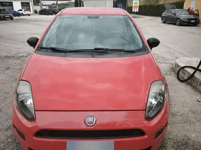 Usata Fiat Grande Punto 75 CV (55 kW) 2012 Rosso Utilitaria