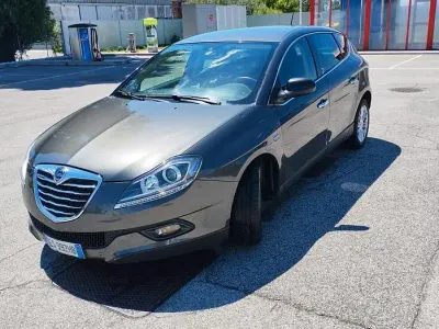 Usata Lancia Delta Silver 120 CV (88 kW) 2013 Grigio Utilitaria