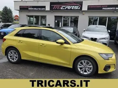 Begagnad Audi A3 Advanced 149 HK (109 kW) 2023 Gul Sedan