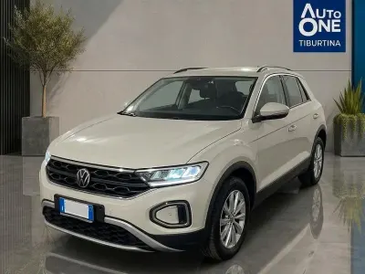 Usata VW T-Roc Life 110 CV (80 kW) 2023 Beige SUV