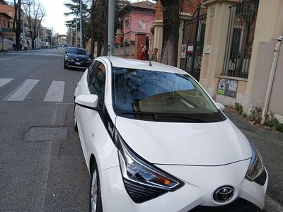 Usata Toyota Aygo Cool 72 CV (52 kW) 2020 Bianco Utilitaria