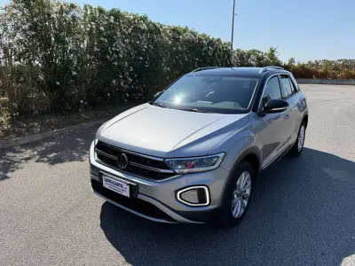 Usata VW T-Roc Style 110 CV (80 kW) 2023 Grigio SUV
