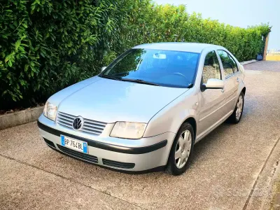 Usata VW Bora Highline 116 CV (85 kW) 2001 Grigio Berlina