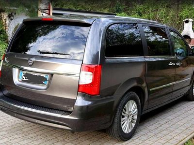 Gebraucht Lancia Voyager Platinum 177 PS (130 kW) 2015 Grau Van / Kleinbus